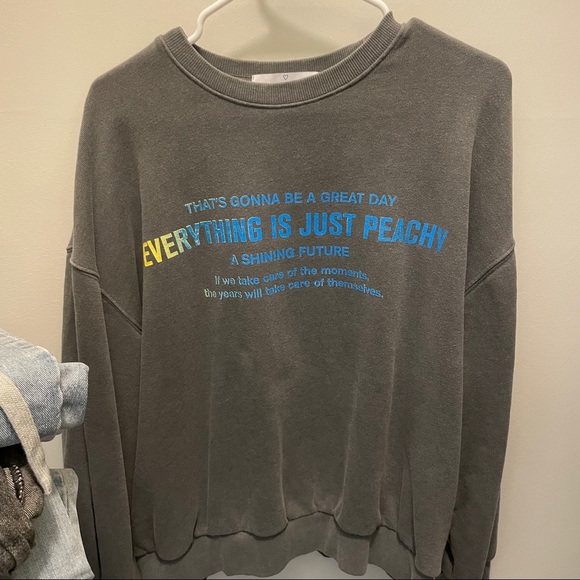 Stylenanda Tops - A cute sweatshirt from Korean Brand Stylenanda!
